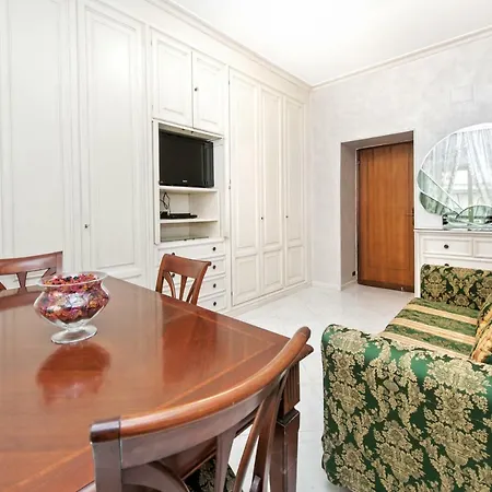 Domus Patrizia Romana Apartament