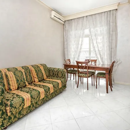 Domus Patrizia Romana Apartament *