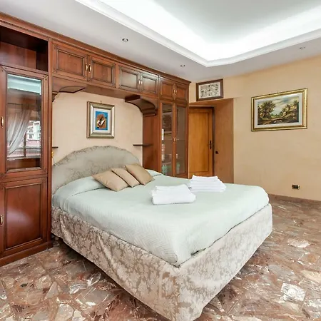 Domus Patrizia Romana Apartman *